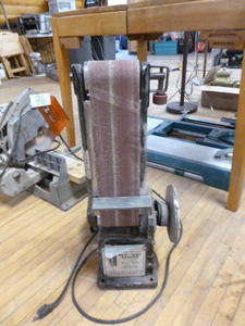lot 97 image: Duracraft All Ball Bearing BeltDisc Sander