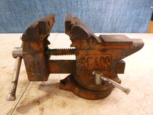 lot 115 image: Sears Bench Vise