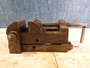 lot 117 image: Bench Vise