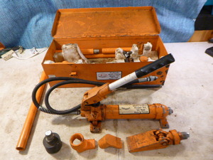 lot 143 image: Hydraulic Body Frame Repair Kit