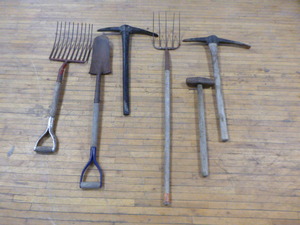 lot 159 image: Garden Tools