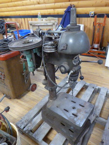 lot 163 image: Walker-Turner Drill Press