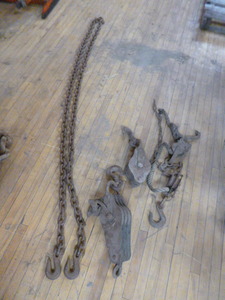 lot 173 image: Pulley Set and Log Chain