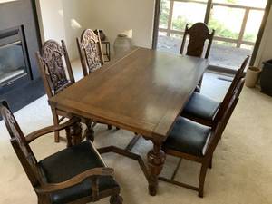 lot 24 image: VintageAntique Dining Room Table