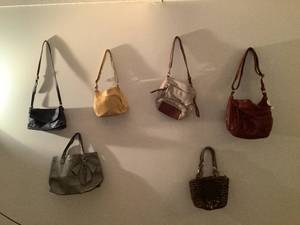 lot 77 image: Purse Lot