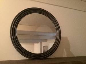 lot 84 image: Round Mirror