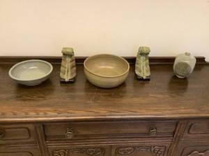 lot 95 image: Pottery Lot