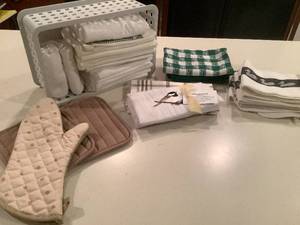 lot 547 image: Kitchen Linens