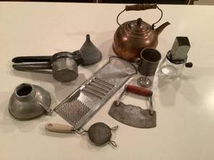 lot 548 image: AntiqueVintage Kitchen Lot