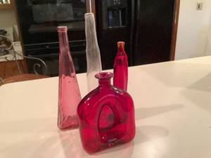 lot 384 image: Vases