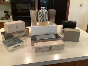 lot 396 image: Storage Dcor