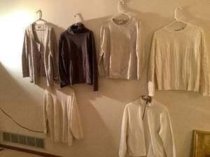 lot 436 image: Womens XL Shirts