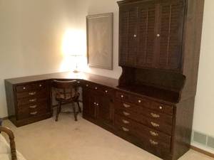 lot 543 image: Ethan Allen Desk