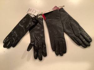 lot 575 image: Leather Gloves