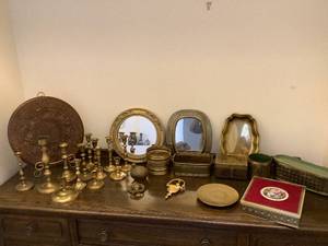 lot 579 image: Brass Dcor