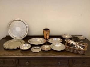 lot 589 image: Assorted Metal Serving Dishes
