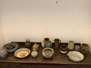 lot 592 image: Pottery Lot