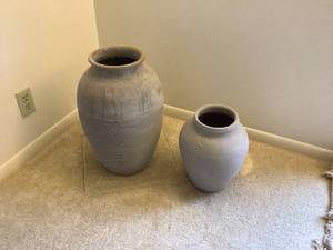 lot 595 image: Pottery