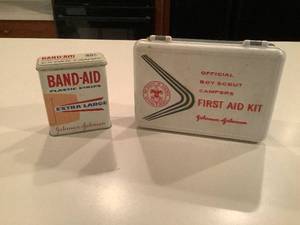 lot 598 image: Vintage Band-Aid Lot