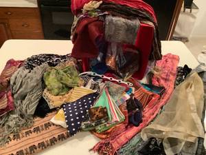 lot 619 image: Fashion Scarves