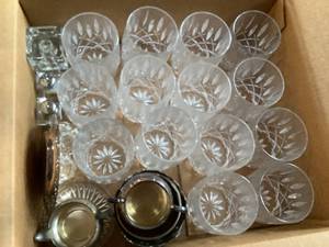 lot 303 image: Glassware