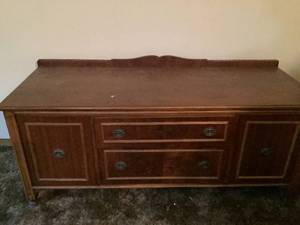 lot 306 image: Low Buffet