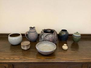 lot 98 image: Pottery Lot