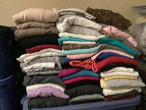 lot 604 image: Womens XL Shirts