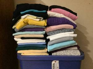 lot 605 image: Womens XL Shirts