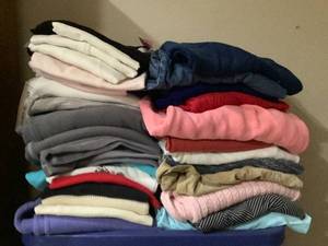 lot 606 image: Womens XL Shirts