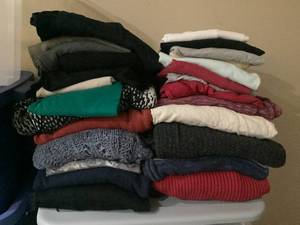 lot 608 image: Womens XL Shirts