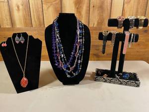 lot 751 image: Costume Jewelry