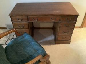 lot 635 image: Taylor Made Desk