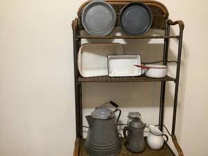 lot 643 image: Metal Kitchenware