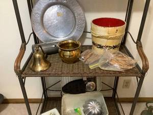 lot 646 image: Vintage Items