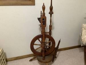 lot 649 image: Antique Spindle Spinning Wheel