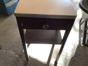 lot 671 image: Formica End Table