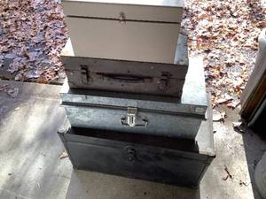 lot 675 image: Chest Lot