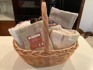 lot 652 image: Cozy Lot