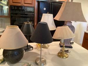 lot 654 image: Lamp Lot