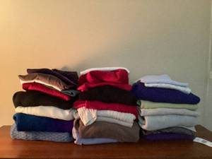 lot 158 image: Womens Tops