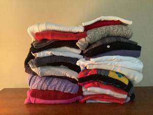 lot 678 image: Womens Tops