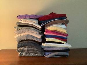 lot 680 image: Womens Tops