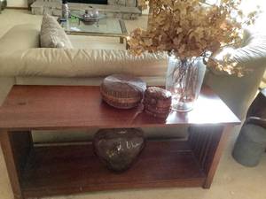 lot 214 image: Living Room Items