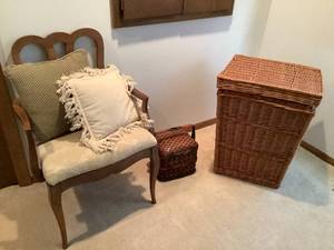 lot 222 image: Bedroom Essentials