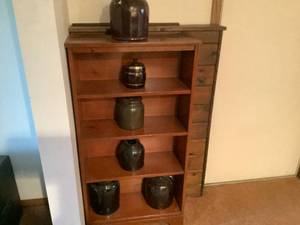 lot 229 image: Bookshelf with dcor