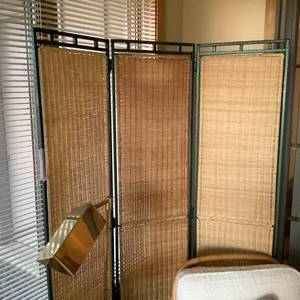 lot 233 image: Screen & Floor Lamp