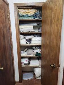 lot 701 image: Linens