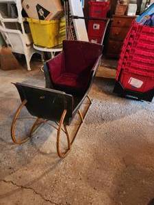lot 714 image: Small AntiqueVintage Sleigh