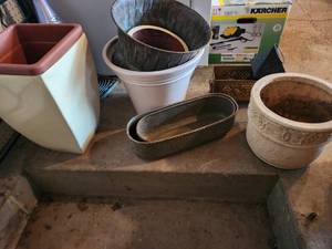 lot 717 image: Planters